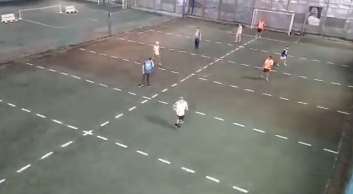 Canchas sintéticas alistan nueva demarcación y protocolos para implementar el ‘metegol’ https://t.co/yXNMWWKxwG #NM935 https://t.co/HAY6F6XZ7A