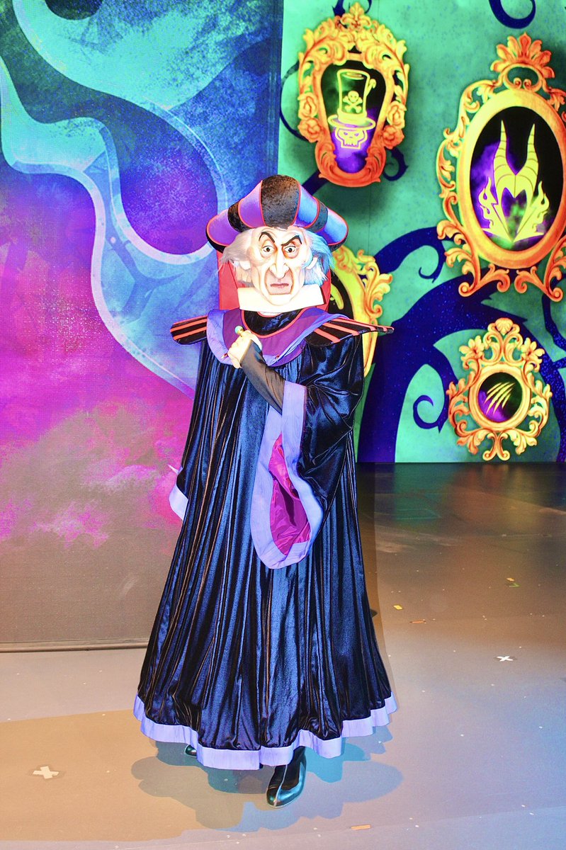 BriceEmerald9's tweet photo. Welcome to villains world 👻 🎃
#DisneylandParis #disneyland #disneycharacters #DisneyFan #frollo #Doctorfacilier #theprincessandthefrog #Thehunchbackofnotredame #101dalmatians #aladdin https://t.co/WJawhGtics