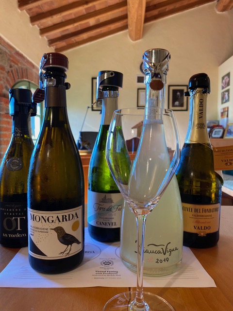MicheleShah's tweet photo. Second day of our virtual tour organised by the Consorzio of Conegliano Valdobbiadene Prosecco Superiore docg in collaboration with Michele Shah. Tasting with the producers.🥂 #proseccocv https://t.co/EyOorzesZn