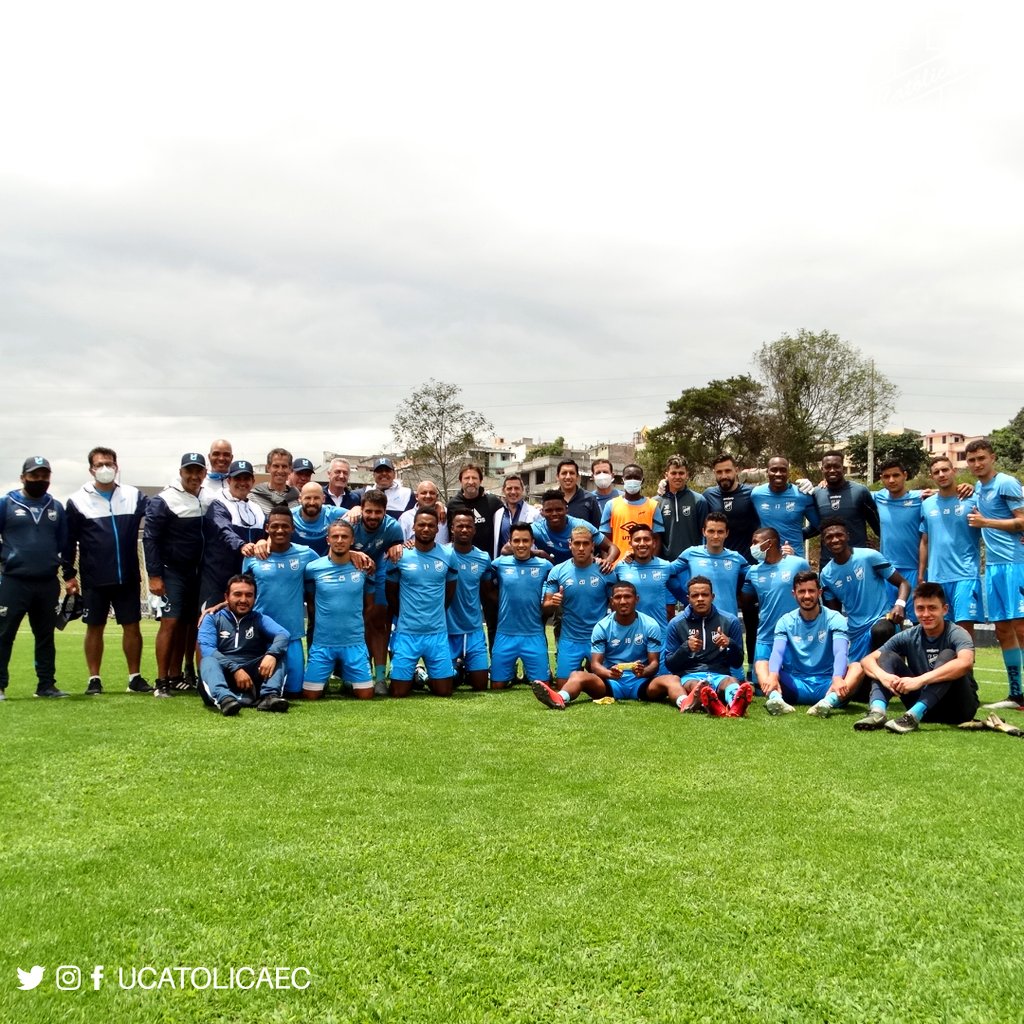 Gustavo Alfaro DT. de la <a href="/LaTri/">La Tri 🇪🇨</a> y su cuerpo técnico, presenciaron el entrenamiento de esta mañana en el complejo deportivo de la Armenia.

#TodosPorCatólica #Chatoleí #UC