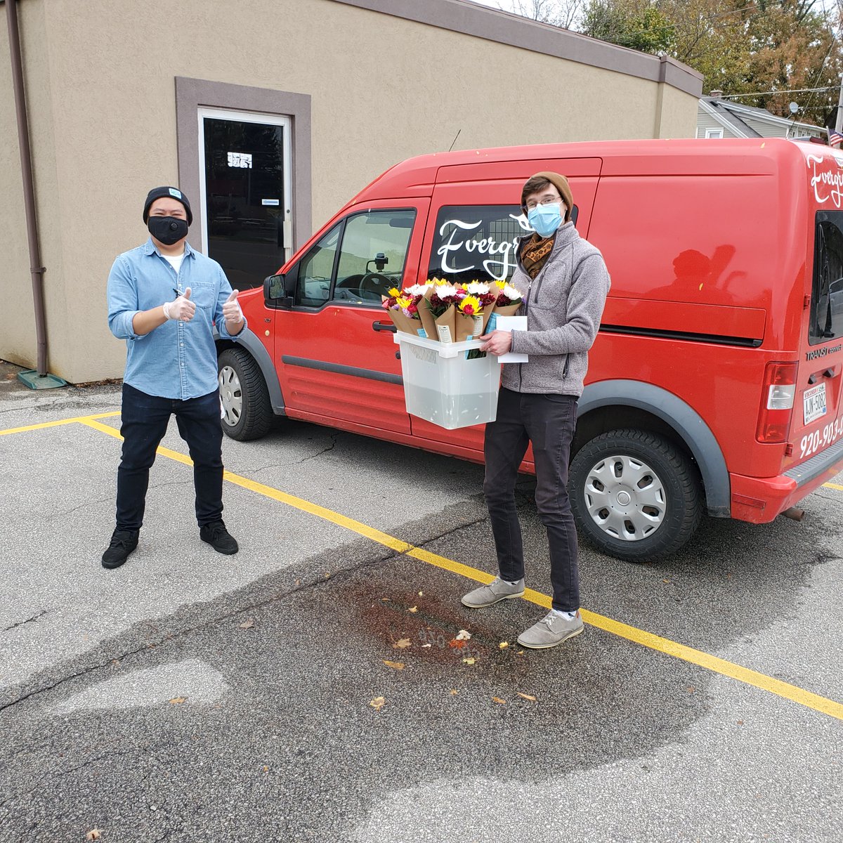 of_appleton's tweet photo. Spencer for Evergreen Florist @of_appleton delivered #PetalItForward bouquets to Soupanya Larry Chomsisengphet of @BasilCafePho for restaurant employees. Get one. Give one. 
#sociallydistant #flowersbringustogether 
#masks #contactfree #curbsidepickup https://t.co/DmKYsIXjHX