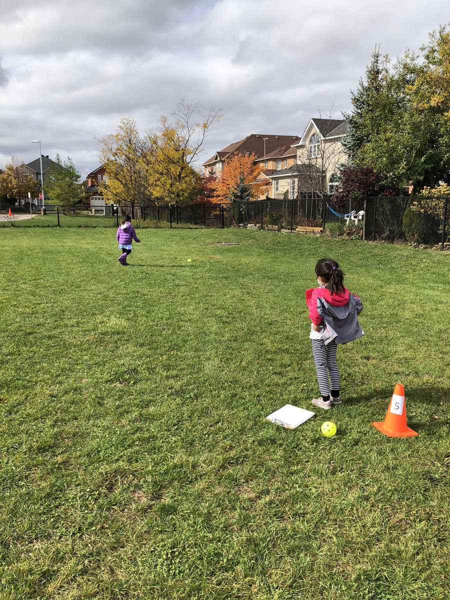CorcoranMarlee's tweet photo. Our SK/1s had a great time on #TakeMeOutsideDay during our #outdoorphysed class playing wiffle ball golf! They learned how to record their scores on our wipeable scorecards while working on the #sendingskill of underhand throwing #physed @johnmccraeps https://t.co/nYrHYwklH4