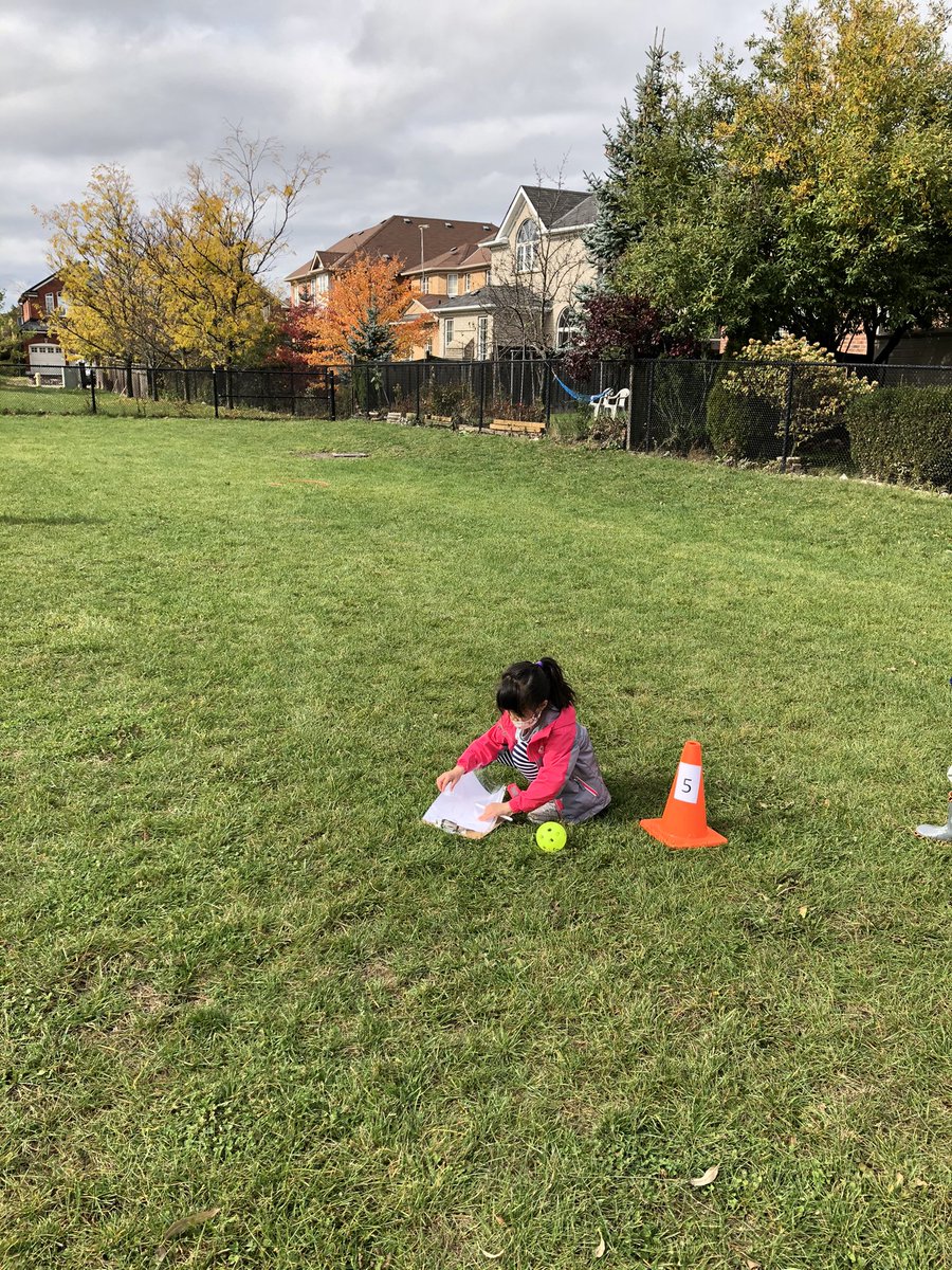 CorcoranMarlee's tweet photo. Our SK/1s had a great time on #TakeMeOutsideDay during our #outdoorphysed class playing wiffle ball golf! They learned how to record their scores on our wipeable scorecards while working on the #sendingskill of underhand throwing #physed @johnmccraeps https://t.co/nYrHYwklH4