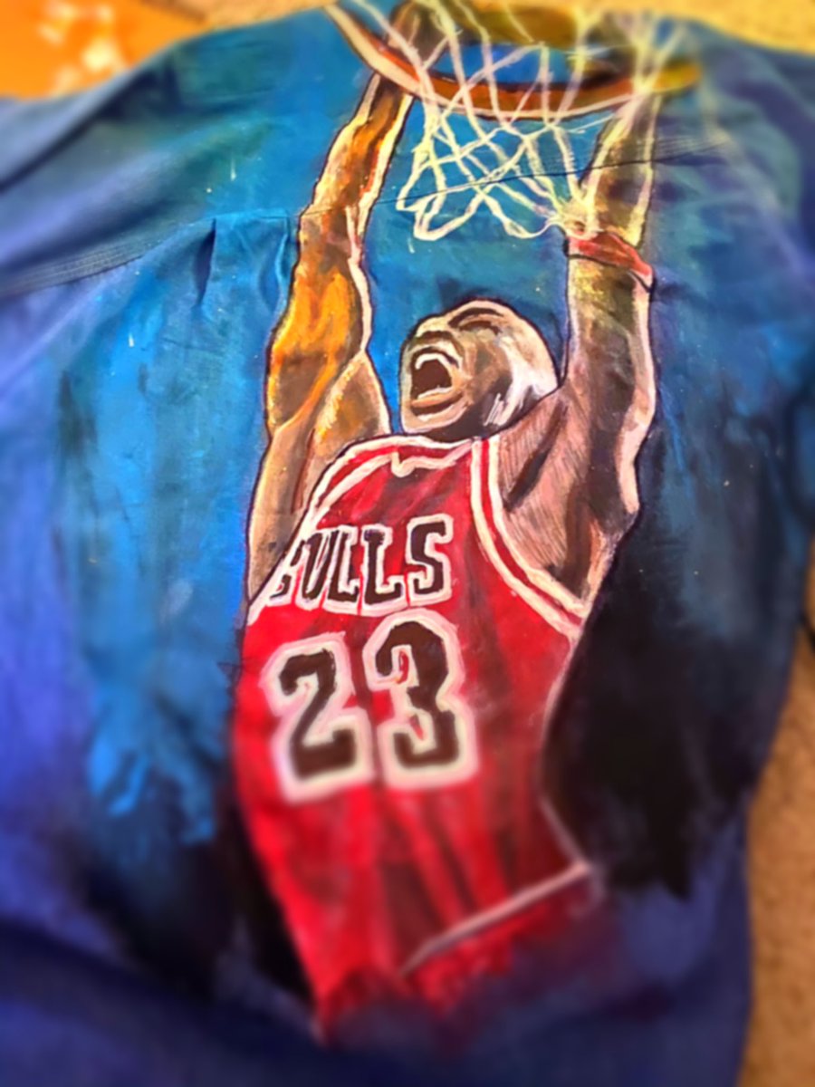 TJMDraws's tweet photo. #MichaelJordan #custom #denim #denimjacket #customclothes #artistsontwitter #painting #michaeljordanart #chicago #nba #fanart #customdenim #workinprog https://t.co/wm07DdK9UV
