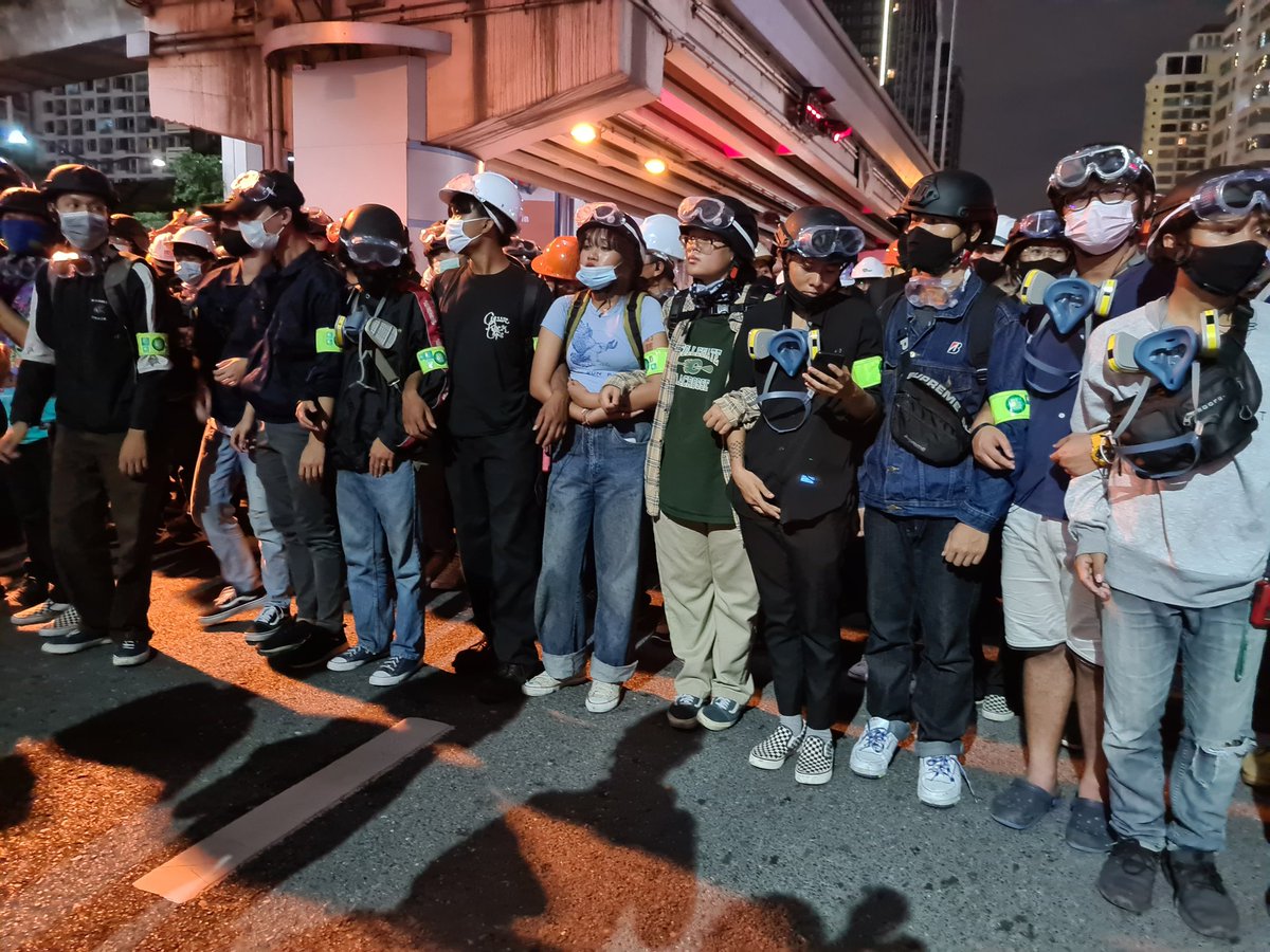 PravitR's tweet image. ขอไฝ่ฝัน ในฝันอันสูงสุด #ป #ม็อบ21ตุลา
To dream an impossible dream. #WhatHappensinThailand #Thailand