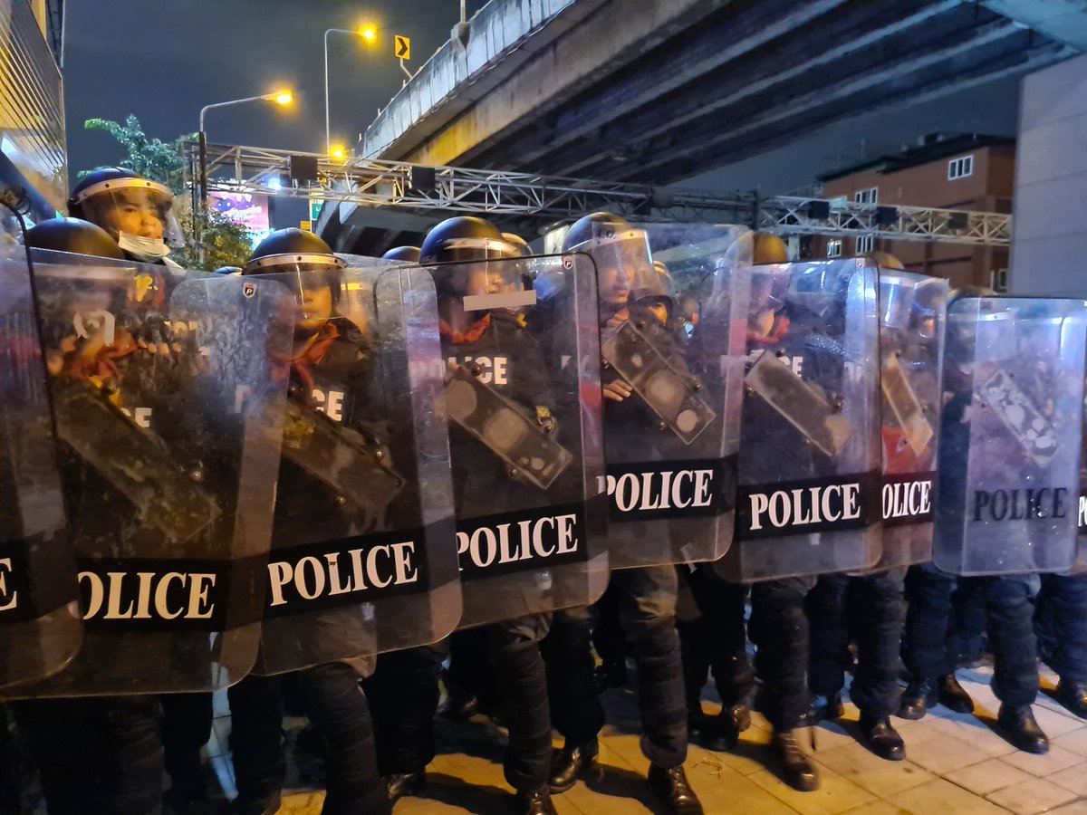 PravitR's tweet image. ขอไฝ่ฝัน ในฝันอันสูงสุด #ป #ม็อบ21ตุลา
To dream an impossible dream. #WhatHappensinThailand #Thailand