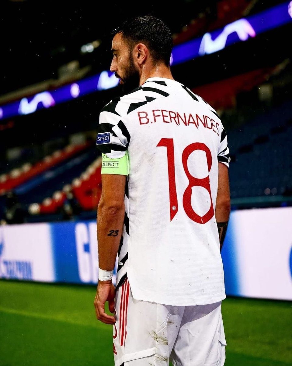 برونو فيرنانديز عبر الإنستجرام: "تحقق حلم آخر وتم تويجه بفوز كبير  بدوري الأبطا،. إنه لشرف كبير أن أكون قائدًا لفريقٍ مثل مانشستر يونايتد، وهي لحظة لا توصف بالنسبة لي .. ثق بنفسك وقاتل من أجل أحلامك كل يوم حتى تتمكن من عيشها بعينين مفتوحتين".
