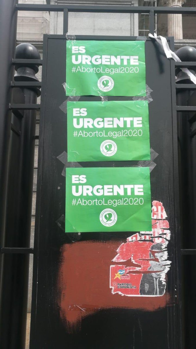 MarthaRoguin15's tweet photo. Asi amanecio el Congreso Nacional Argentino , por eso decimos #ConAbortoYoSalgo porque si seguimos dejando pasar leyes de #muerte quien #levantalavoz @todonoticias @dinarezi @dipnataliavilla @SenadoArgentina #SomosDemocraciaYParticipacion https://t.co/xZCCQOSsPG