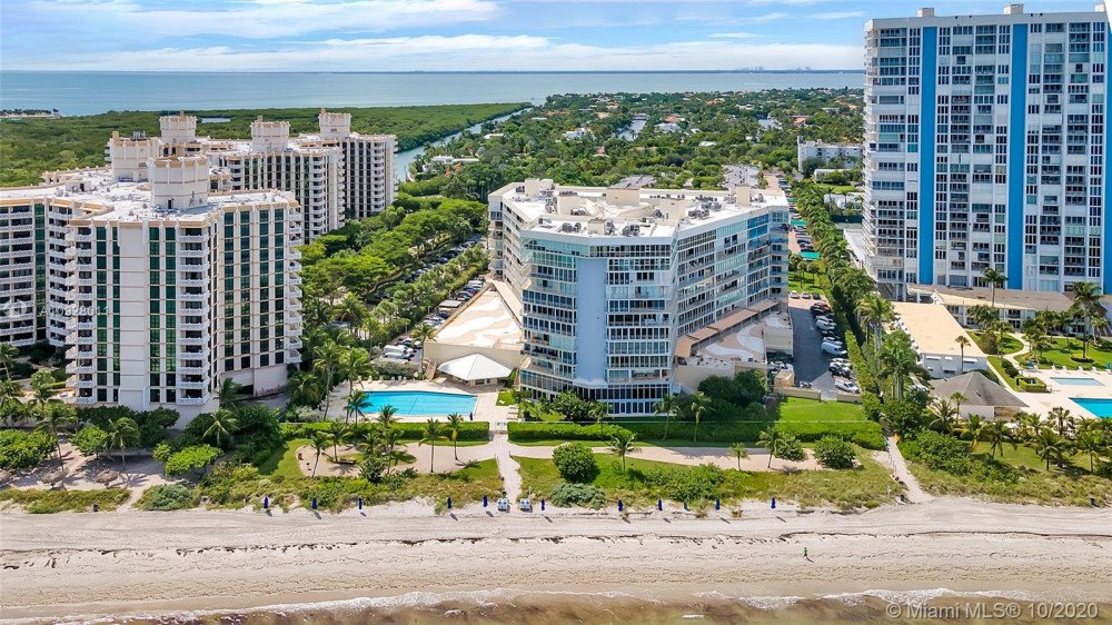 wilkre's tweet image. 600 Grapetree Dr #11AS, Key Biscayne, FL 33149

 For Sale $1380000 Unit 11AS is a penthouse unit with a coveted 3 bedroom, 3 bath floor plan of 2,052 sq feet and completely unobstructed floor to ceiling views of the Atlantic Ocean.  The unit is read…
wilkrealestate.com/600-grapetree-…
