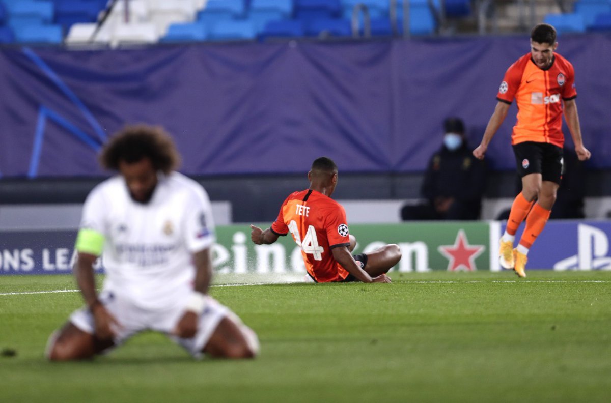 ¡¡Que baile!!
Real Madrid va perdiendo 0-3 al medio tiempo en su debut de UCL
Shaktar aprovechó que los merengues se prefirieron cuidar rumbo al clásico y los están goleando con un autogol de Varane Después de lo sucedido vs Cádiz, buscaban componer el camino y ha salido al revés https://t.co/rQuDiThG6z