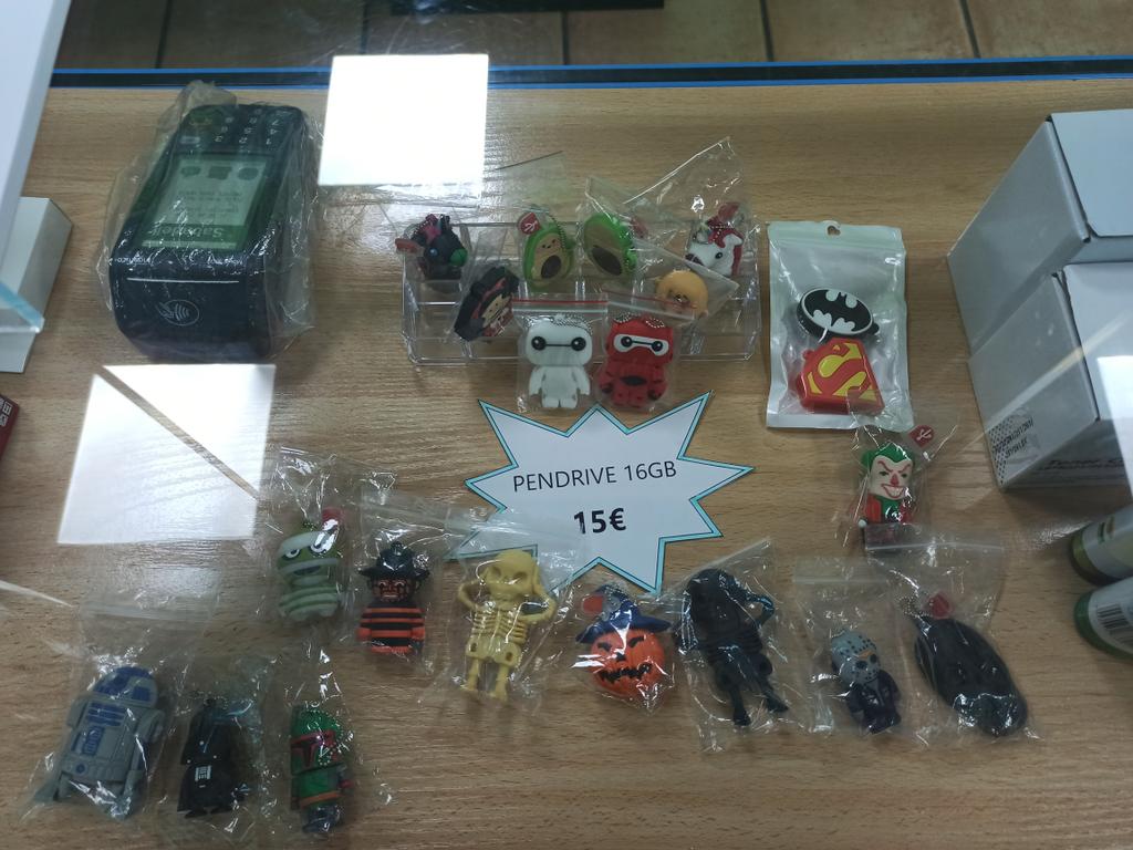 inking_toner_'s tweet image. Echa un vistazo a nuestros Pendrives!

🌌Por 15€/u. puedes tener a BMAX, Boba Fett, R2D2 y muchos más!

🎃Además tenemos Spooky Pendrives, funcionan de miedo!
15€ - 16 GB

No te lo pienses más y ven a por tu personaje favorito