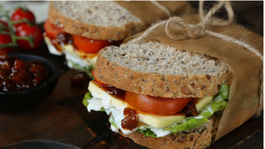 vivacampaigns's tweet photo. Day 1 of #V7 - our 7-day vegan meal plan challenge 🌱🤤

🌤️ Healthy Overnight Oats for breakfast
🥪 Lunch is a vegan Ploughman's Sandwich
🍝 A deliciously simple Spaghetti Bolognese for dinner

Sign up to receive these recipes and a daily meal plan 👉 https://t.co/nDjvll6lnX https://t.co/Tn6TwEUCOf