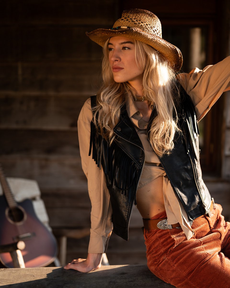 Promo_Vision's tweet image. Modern Cowgirl🐴⁠
⁠
Models: Misha| Agency: @promovisionmodels| Photography: Jord Otto

#promovisionmodels #editorial #editorialshoot #modellenbureau #distriktnorrebro #costes