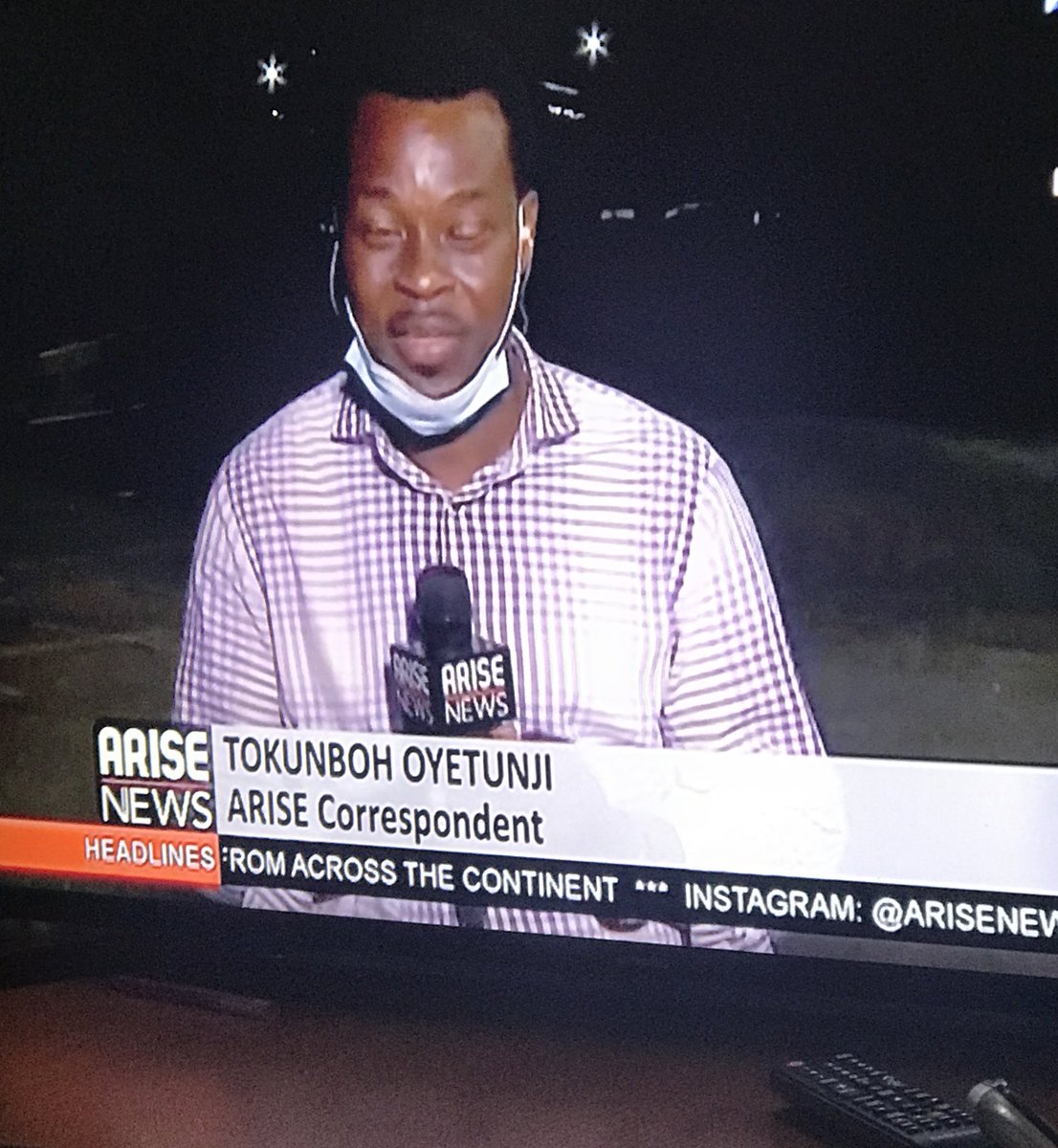 theonlypraiz's tweet photo. Tokunbo of Arise News our Journalist of the year still giving updates.
 #EndSarsNow 
 #LekkiGenocide https://t.co/vq6tuupuCT