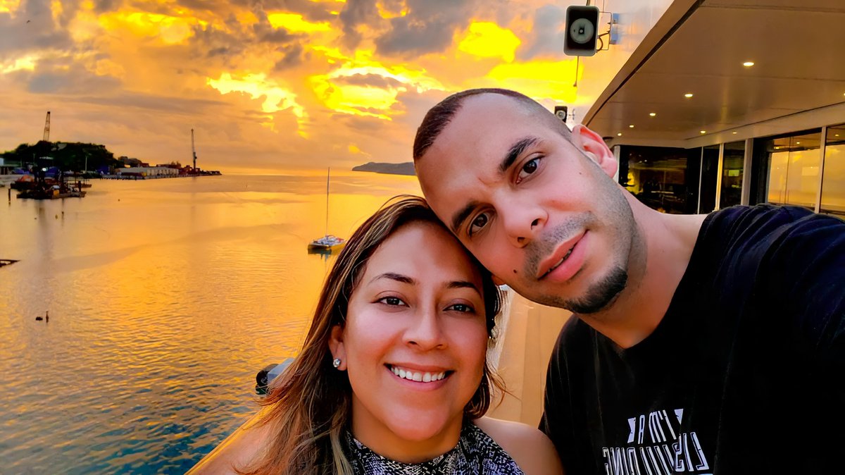 Embarky3's tweet photo. The port of Antigua and Barbuda, the sunset in the Caribbean is beautiful.
​
​ #travelblog #embarky #awesomeplace #millionairewisdom #with_Yadi #sunsets  #ilovetravel https://t.co/tZegVVxAvW