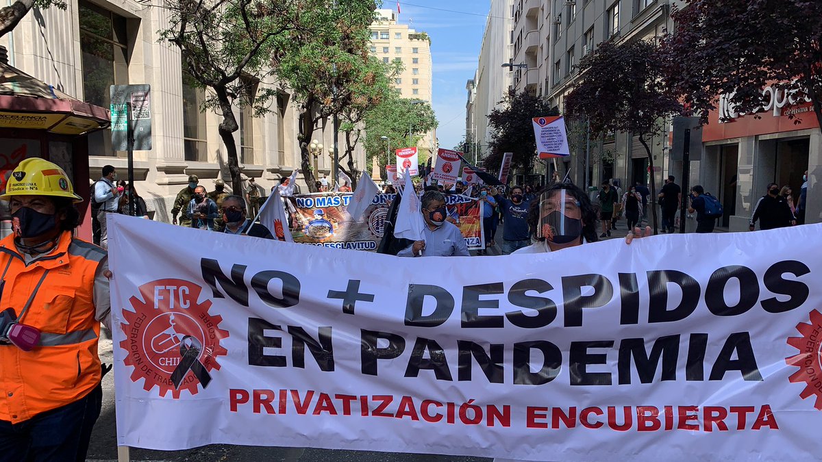FTCobre's tweet photo. #NoMásDespidos Mira la nota de FTCNoticias con la MARCHA de @FTCobre contra “los despidos en pandemia” en @CodelcoChile y @AngloAmericanCL + toda la minería privada. Acá la voz de los dirigentes sindicales de base además 👉 https://t.co/Fm8zdyirle vía @YouTube @bprokurica https://t.co/8COPUmvvdq