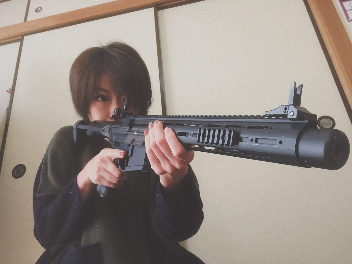 yucckeeey's tweet photo. おはよーございますっ😊
みんな元気ですか〜〜❓
今月サバゲがないから、マイホームDEマイガン✨
あぁ〜撃ちたいっっ(笑)
そいじゃ今日も頑張りまっしょい✋
#トイガンのある日常
#PDW15
#GG
#エアガン https://t.co/OJYxJaDWin