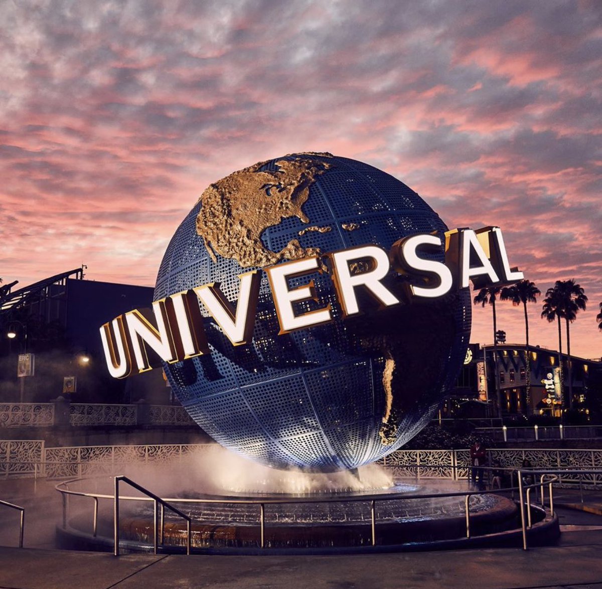 985fly's tweet image. Attention theme park fans! Universal Orlando Resort is ready to welcome you back. You could win a prize package to @universalorlando to experience amazing theme parks and create unforgettable moments. Enter now! 
*No Pur. Nec. 18+. Ends 11/6. Rules @ fly985.com*