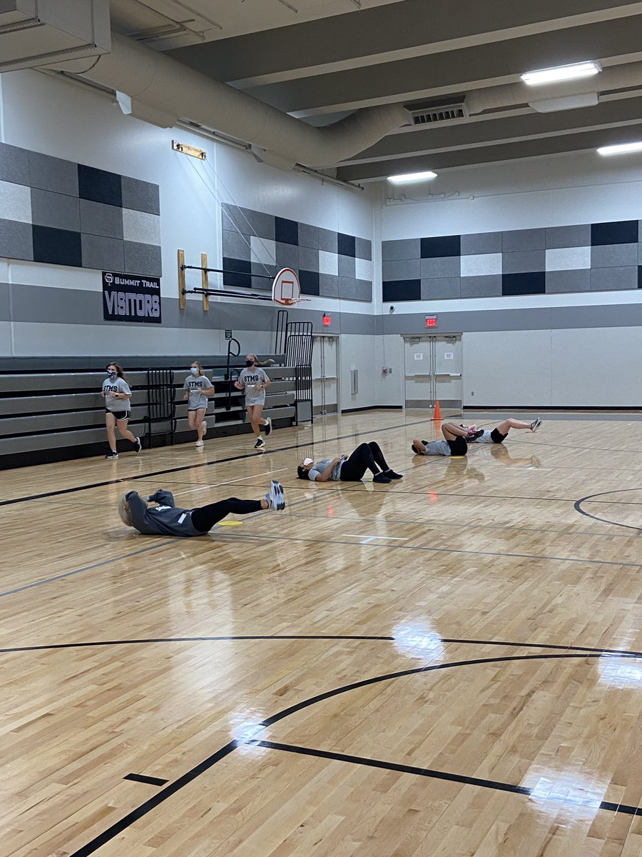 An awesome day at the Summit!! Girls were dressed out and ready to work! They all did a great job with our Indy 500 warm up and learning our new “Steele Kickball”!! Love having kids in the building! @🖤💪🏻🖤#Upwardtogether  <a href="/jayhawk4939/">Ramie</a> <a href="/_STMS233/">ThePeak</a>