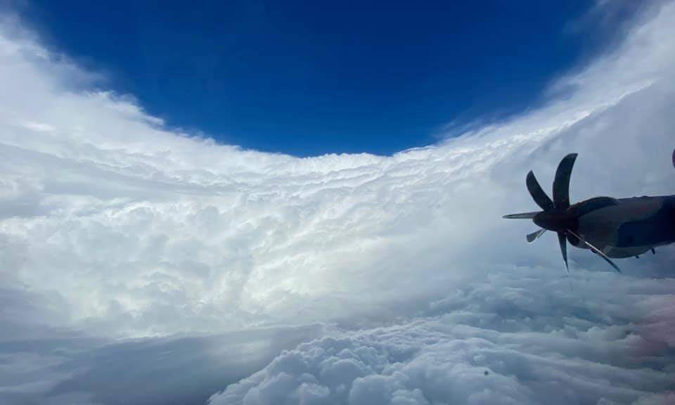 twcenterpr's tweet photo. Increíbles fotos desde el interior del intenso huracán #Epsilion. 🌀
Fotos cortesía de AF Reserve Hurricane Hunters https://t.co/tV852CR4Vr