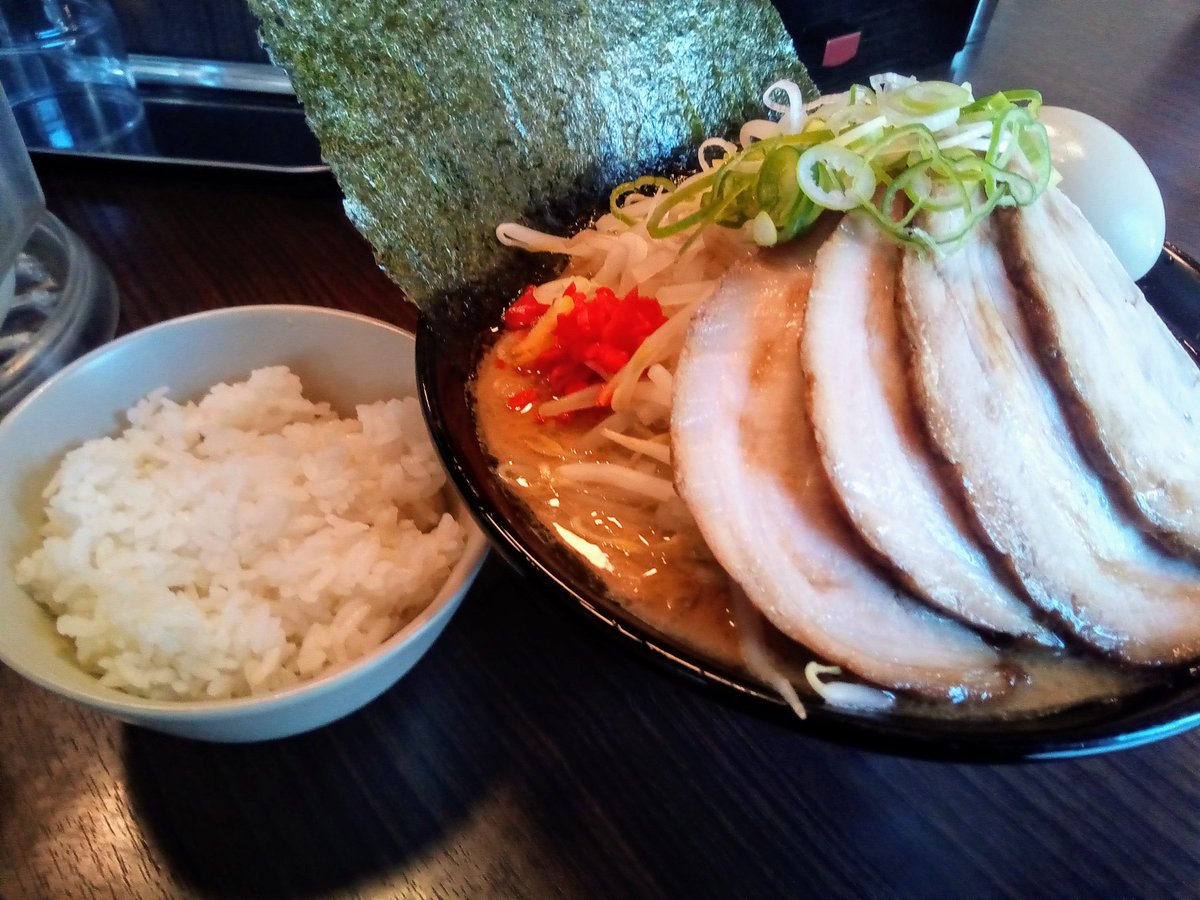 ノリはる H Googleローカルガイドlv８ ラーメン 横浜家系ラーメン蘭家 の 豪麺 大盛 ライス ここに来るとなぜか豪麺頼んじゃう 横浜家系ラーメン蘭家 横浜家系 家系 蘭家 豪麺 浜松町 大門 ラーメン好きと繋がりたい T Co