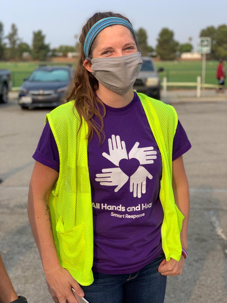 AirlinkFlight's tweet photo. More photos form our partners @AllHandsHearts and the 28 volunteers @AirlinkFlight was able to deploy to LA . They're #FlyingForGood to administer COVID-19 testing and provide food boxes to families affected by the pandemic. Great team work. #AviationCARES @latimes https://t.co/GXCpvm3WFa