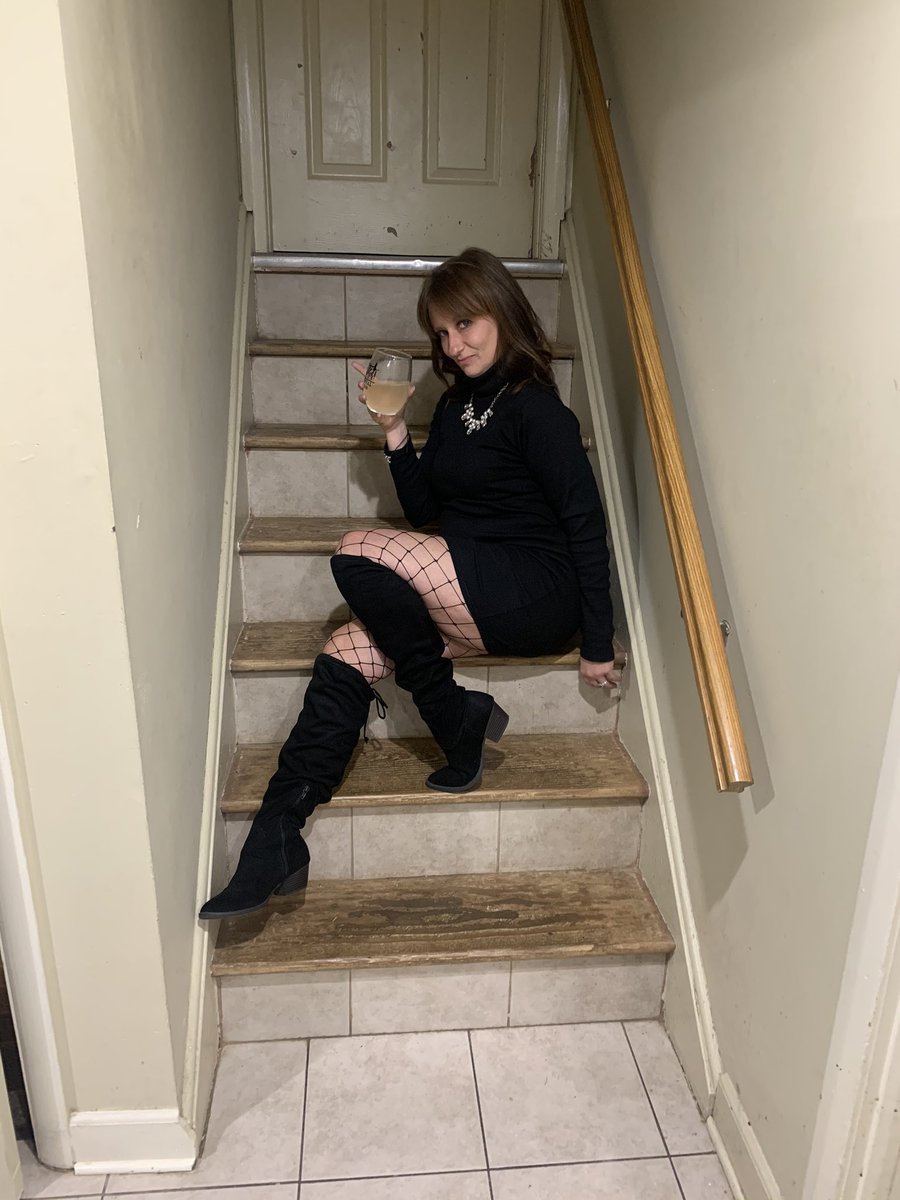 Cryssie618's tweet photo. 𝑊𝑖𝑡𝑐ℎ 𝑊𝑒𝑑𝑛𝑒𝑠𝑑𝑎𝑦
🧹
#hocuspocus #witchesnightout #womaninblack https://t.co/OkHZcci6LP