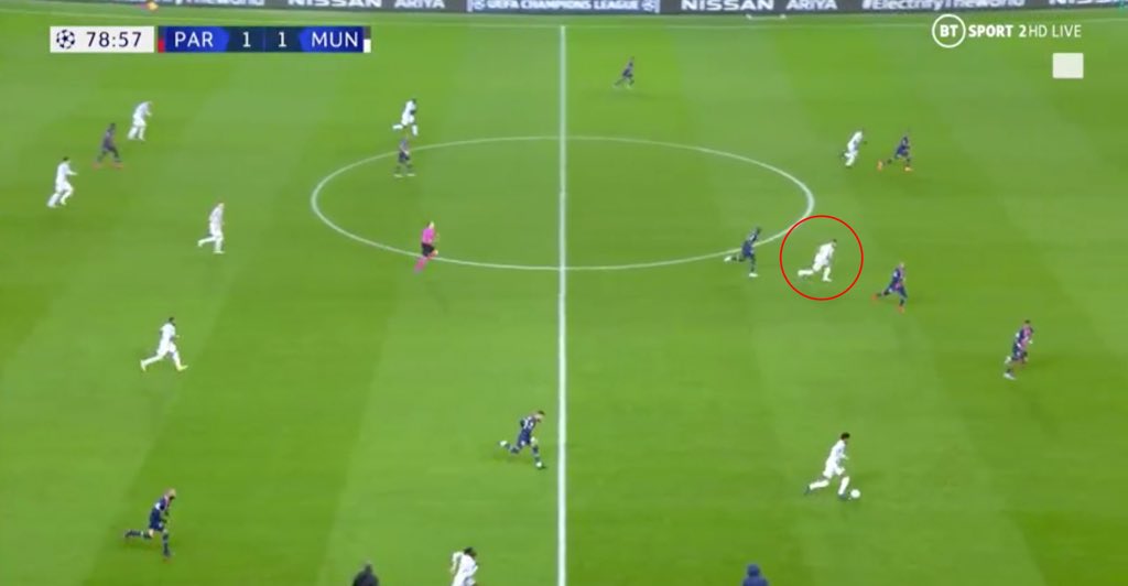 4. On the Offence.Martial and Rashford were acting as split strikers, constantly making runs into the channels to receive the ball in transition. Look at how we stretched their CB pairing here to create space for Bruno in a 1v1.