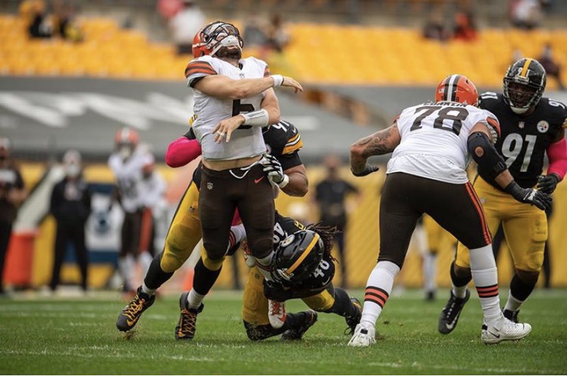 ZBNFL's tweet photo. A true defining picture of our team’s first quarter of the regular season...

Let’s keep this train moving forward! https://t.co/Qmb0fz9eHH