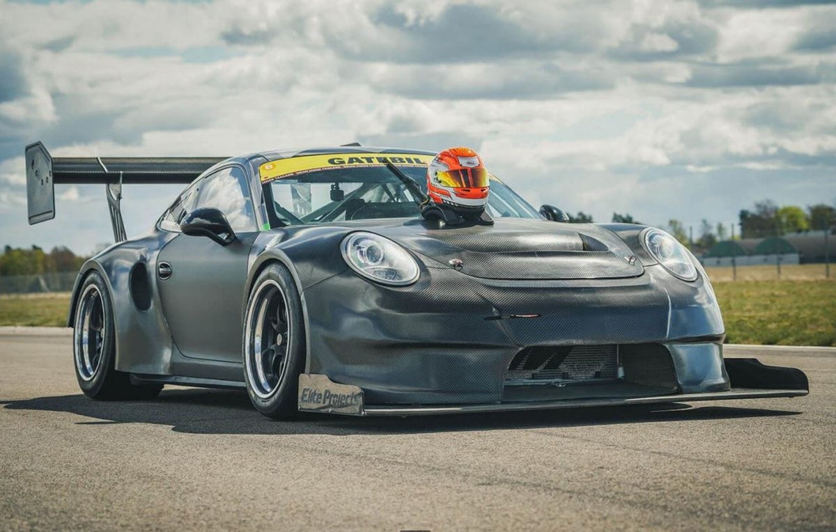 realUNICARNS's tweet photo. 2015 Porsche 991 Cup Turbo Carbon for sale in Sweden
Power: 720 HP / 850 NM 
Price: 181.000 EUR
Seller's Contacts: PM

#uniquecarsforsale #ringtool #porsche #monster https://t.co/EeeCJoSrqy