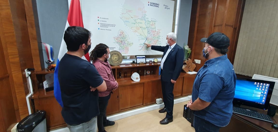 ArnoldoWiens's tweet photo. Los jovenes paraguayos son talentosos y están preparados para el éxito. Todo lo mejor al grupo Tierra Adentro, gracias por la visita. Fue una charla sensacional. @mopcparaguay https://t.co/rVrUUpESUt