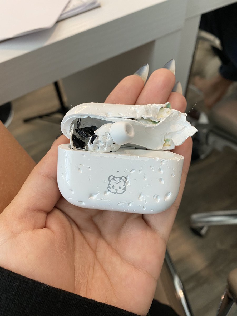 bootarango's tweet photo. @Apple does your warranty cover this? https://t.co/EDT6jRnJsI