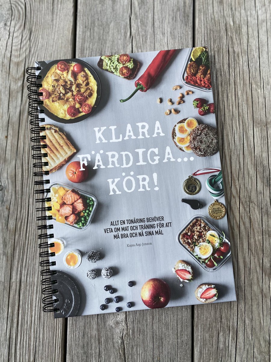 KajsaAspJonson's tweet photo. Har för 2:a gången i år via en idrottsförening fått stipendium för att föreläsa och ge böcker till aktiva ungdomar som behöver lära sig mer om hur vanlig mat kan hjälpa dem att nå sina mål.
HÄRLIGT att vi tillsammans bidrar till #hälsa och bättre #matvanor för framtiden!
#dietist https://t.co/nPnxGZK5Cs
