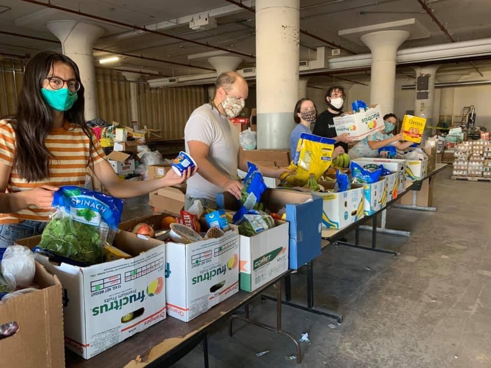 thefields773's tweet image. Mutual Aid groups in NW Chicago have been working together to combat food scarcity. Through the donated space at #TheFieldsChicago, the Mutual Aid groups have been able to deliver 1,200 food boxes out of the space each Friday, as part of the USDA’s COVID food assistance program!