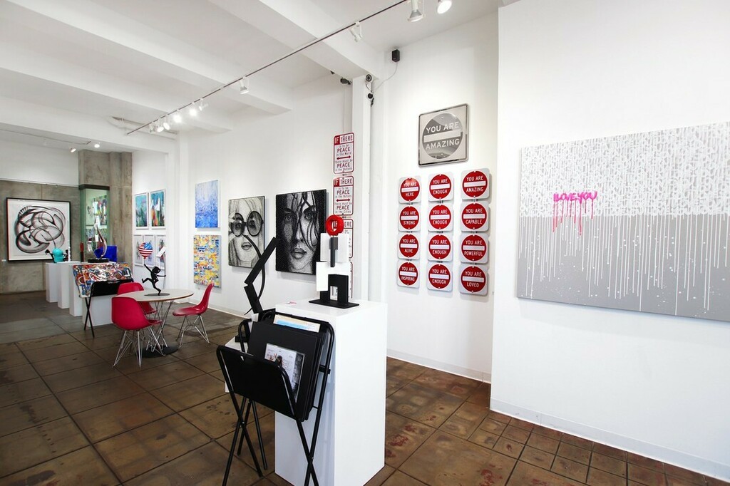 Positive affirmations and eye-grabbing art. 

Featuring artworks by Thomas Hammer, Maria C Bernhardsson, Clara Berta, R Hunt, Scott Froschauer, Amber Goldhammer, Granville Beals and Nayla Saroufim 

#artoftheday #artgalleries #artdealer #mixedmedia #stringart #streetart #str…