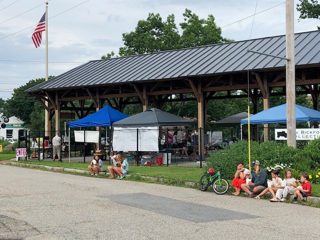 317main's tweet image. Yarmouth Farmers Market at Bickford Pavilion Thursday October 22nd 3-6pm. Chris Moore &amp;amp; Ted DeMille play 4-5 and Check out the flyer to see what's for dinner in the link. conta.cc/35kTw6z