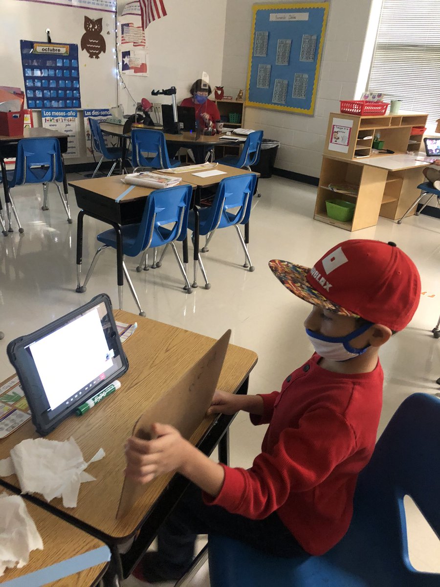 EsmeDLC007's tweet image. Mrs. Trevino’s class showing their participation during Foundational skills.  One student was super eager to show his work to his remote friends.  Loving our RED participation. #RedRibbonWeek2020 #transformationalteaching @StaffordEISD