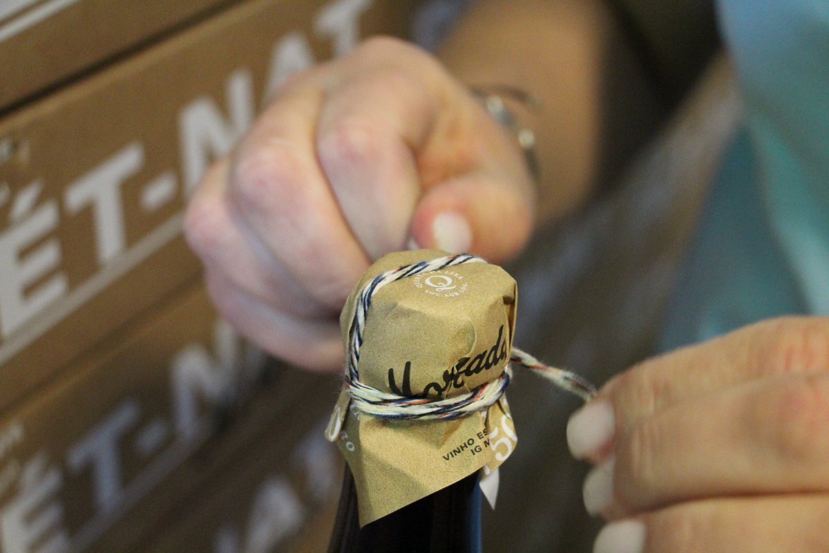 quintadalixavv's tweet image. Morgado da Vila PÉT-NAT 
This is the first certified Pét-Nat of the Vinho Verde Region, the end of the alcoholic fermentation is made in the bottle. This unique wine was based on Alvarinho and Loureiro grape varieties.
⁠
#quintadalixa #seizetheverde #monverde