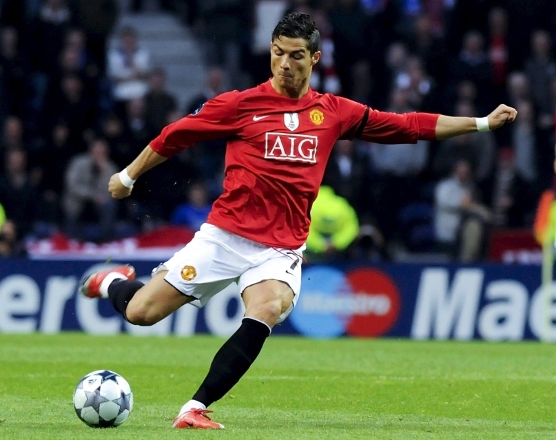 TCR. on X: "Cristiano Ronaldo was the first player ever to win the Puskas  award for his amazing long range goal against Porto in 2009. That goal  would send Manchester United to