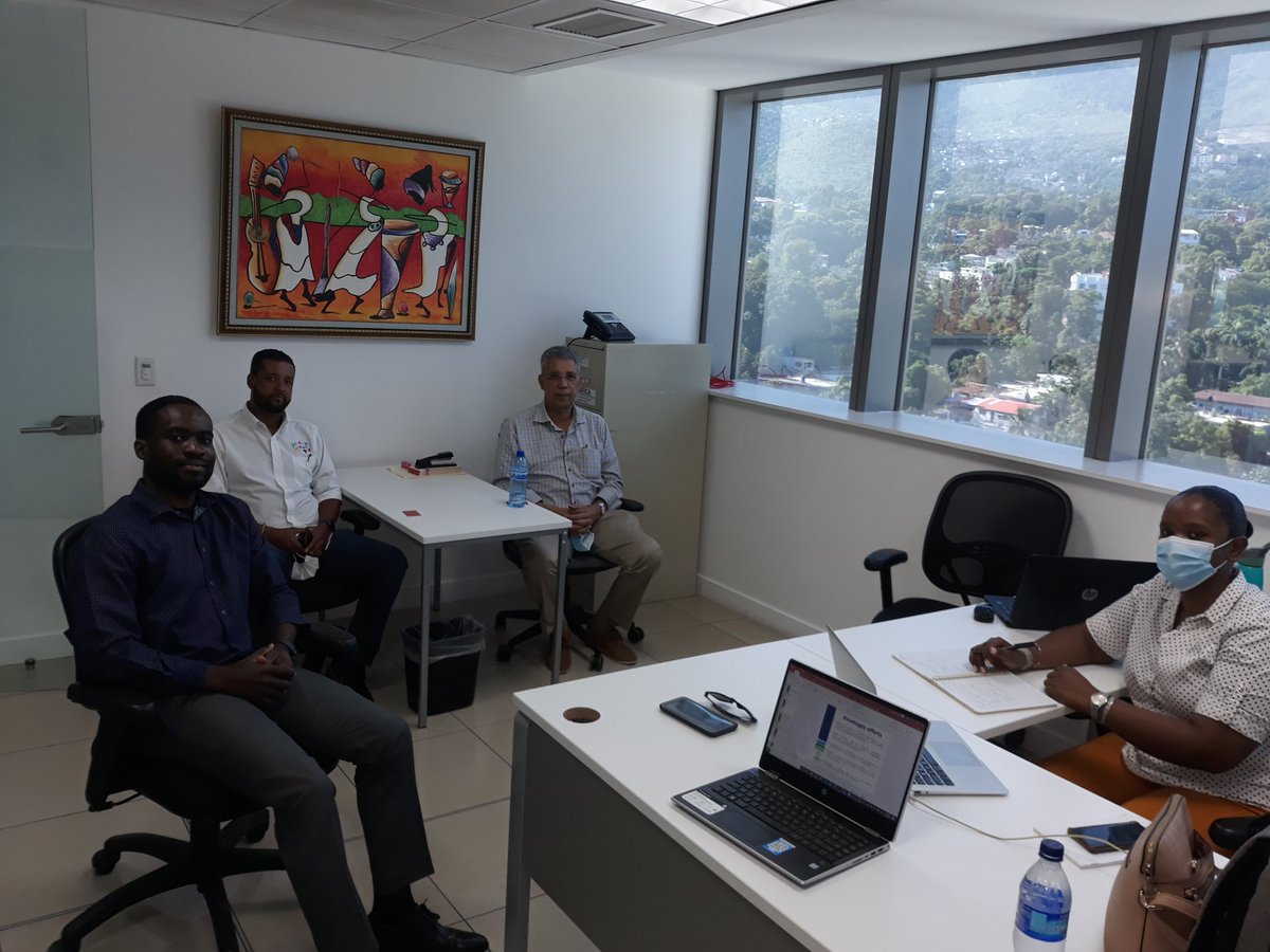 AGERCA1's tweet photo. 📸 Photo prise lors d'une rencontre tenue hier entre l'@AGERCA1 et la @MatparHaiti dans le but de #renforcer les liens entre ces deux institutions.
#Haiti #AGERCA #Matpar #DanjeApouNouTout #GRD https://t.co/RkrkYfcfVs
