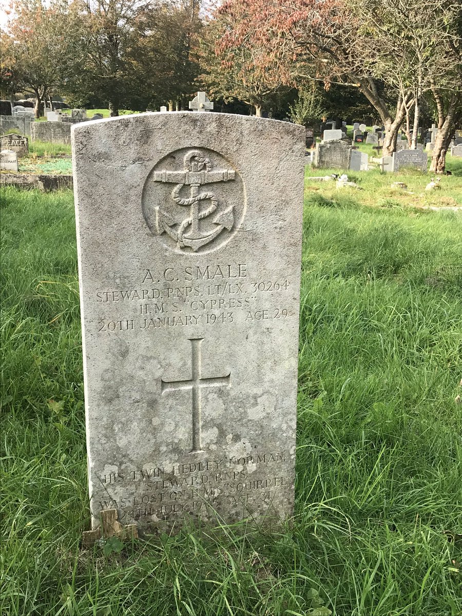 Thread on the importance of  @CWGC and the way every beautifully tended grave can unlock the stories of lives lost and sacrifices made. I saw this lonely stone in a huge churchyard attached to an isolated, derelict church in Buckfastleigh, Devon.