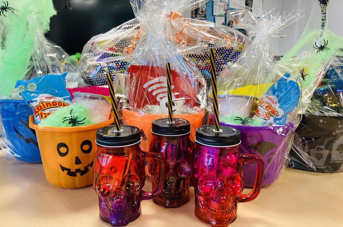 #spooky raffle <a href="/IngrowP/">Ingrow Primary School</a> thank you to the fun funders for supplying the fangtastic prizes !!!!  🎃👻 💀