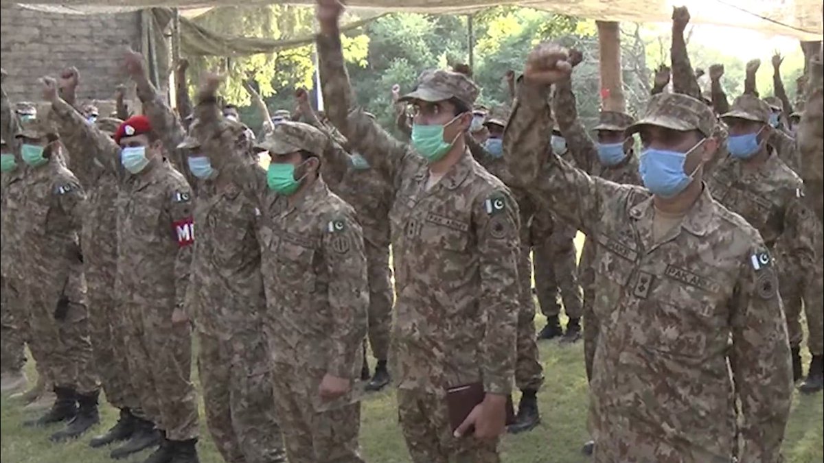PakistanFauj's tweet photo. COAS visited Chamb Sector along #LOC & briefed on Operational Readiness of #PakistanArmy troops & Indian #CFVs deliberately targeting residents living near LOC
#COAS ordered troops to fully support locals affected by unprovoked Indian Ceasefire Violations (CFVs)
#Pakistan #ISPR https://t.co/Sb0spLUwlf