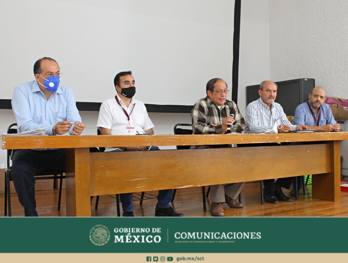 SICTMorelos's tweet photo. 📌 Se entregaron merecidos reconocimientos a los trabajadores que cumplieron años de servicio. El Director General de este Centro #SCTMor exhortó a que continúen laborando de manera responsable y honesta. #DíaDelCaminero 🚧🚜🇲🇽 https://t.co/aXw0L0uqTG