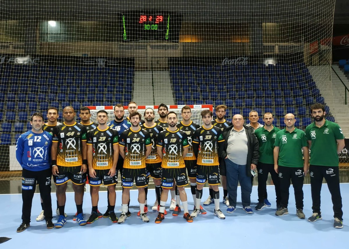 RadioMarcaCord's tweet photo. 🤾‍♂️ Las fotos tras la victoria del @AngelXimenezBM con dedicatoria a @bustos_paco #ElDeporteQueSeVive https://t.co/qRvU42Y9r8