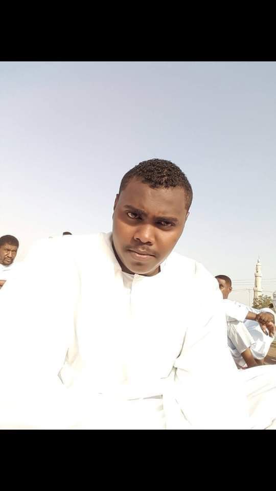 عااااااجل خاص بالسودان
انباء عن مقتل محمد عبدالمجيد بطلق ناري اثناء تحركه في موكب شرق النيل في #مليونية21اكتوبر 
وتنسيقيات لجان مقاومة الخرطوم إصدار جدوال التصعيد خلال الساعات القادمة
واضح الامور هتخرج عن السيطره في السودان بسبب التطبيع
#بلحه
#السيسي_خربها_مستني_ايه