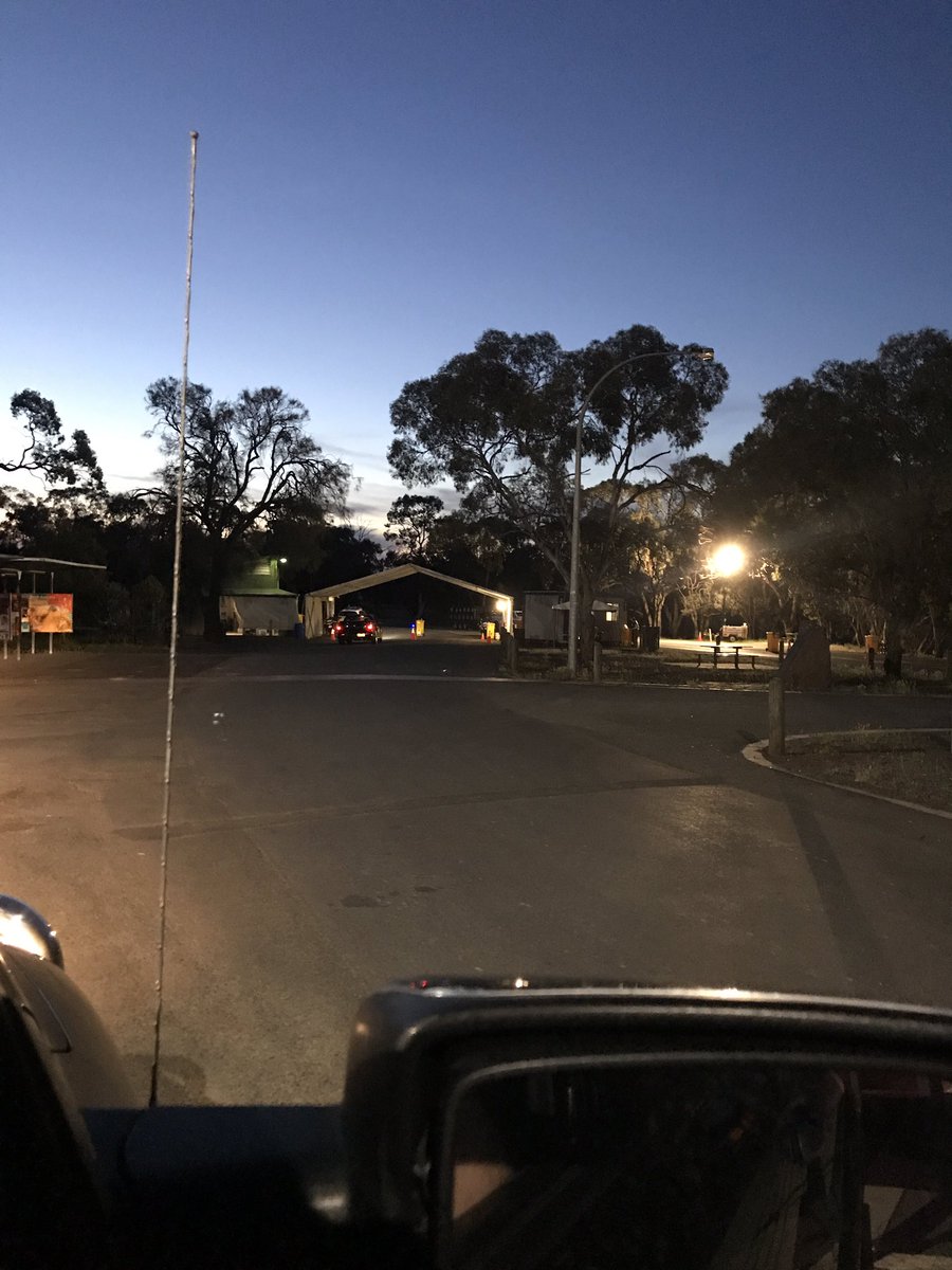 ClintonLeith1's tweet photo. Vic/SA border to exchange trailers for business like we had been doing many times since March
SAPOL has decided we can’t do it Commonsense did prevail after 2.5hrs
This shit has to stop or we will be a divided country and not just by state borders @HoyleFarming  @marshall_steven https://t.co/KxdlGVbCYd
