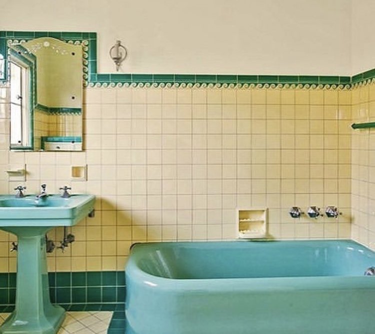 So this gorgeous 1930s Spanish villa went on the market in LA a couple of years back. All of the bathrooms had their original tile and fixtures, in excellent condition!