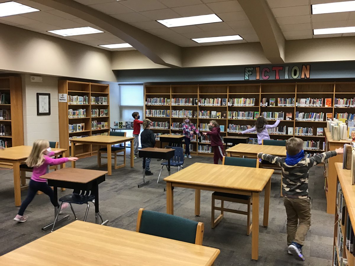 RushtonLibrary's tweet photo. After reading the book, “Not Very Scary“, 1st graders had a blast dancing like their favorite characters!
(from 6 feet apart of course!). 👻🤖🦇🧙‍♀️ https://t.co/kdNQ3JuCck