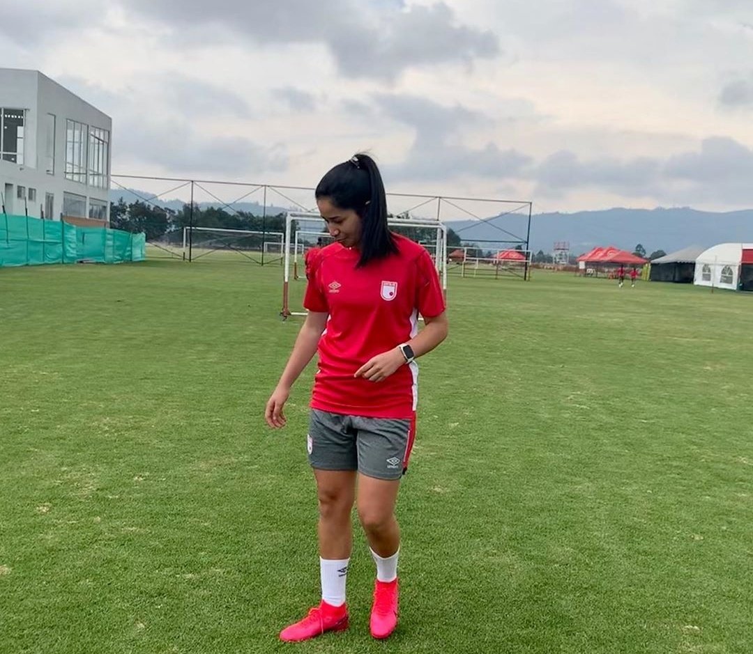 Fany Gauto anota el gol 100 de Independiente Santa desde el punto penal.
La Jugadora paraguaya ha pasado por el Cúcuta Deportivo, Atlético Huila y ahora continúa su carrera deportiva en Independiente Santa Fe. https://t.co/xOtcVw1DW1